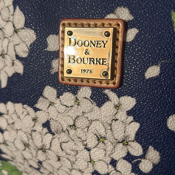 Dooney and Burke Blue and White Hydrangea purse. Perfect for spring - Picture 2 of 7
